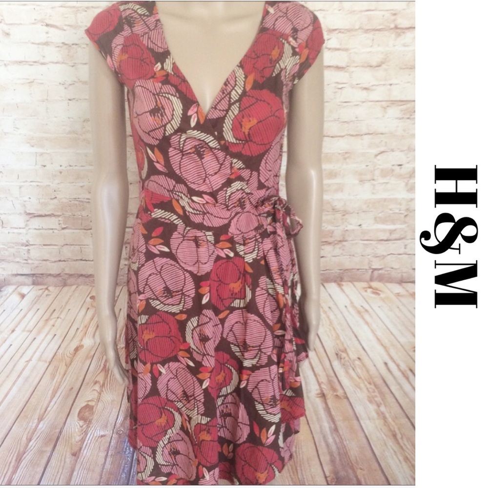 • H&M • Floral Rose Print Wrap Dress Size 4 Small