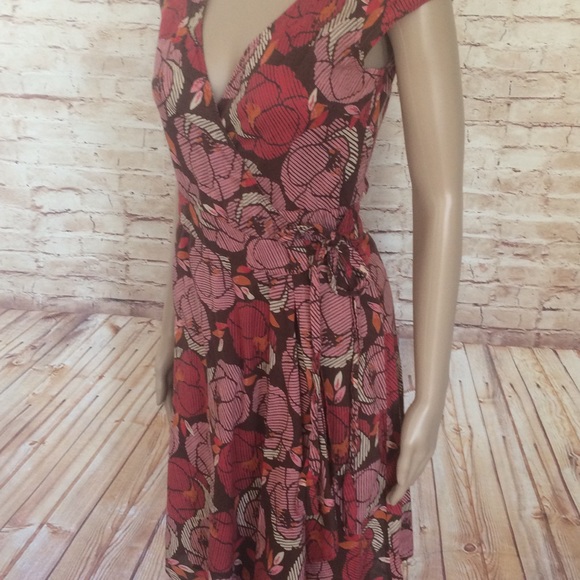 • H&M • Floral Rose Print Wrap Dress Size 4 Small - Picture 3 of 7