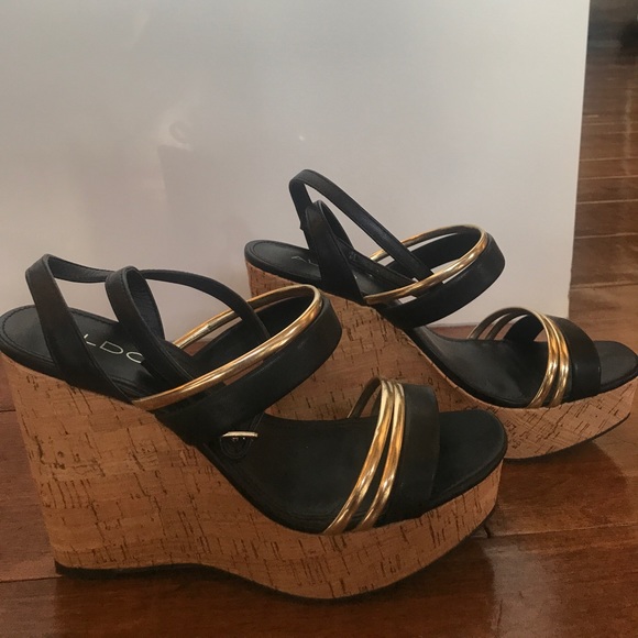 Aldo black and gold wedges - Picture 4 of 6
