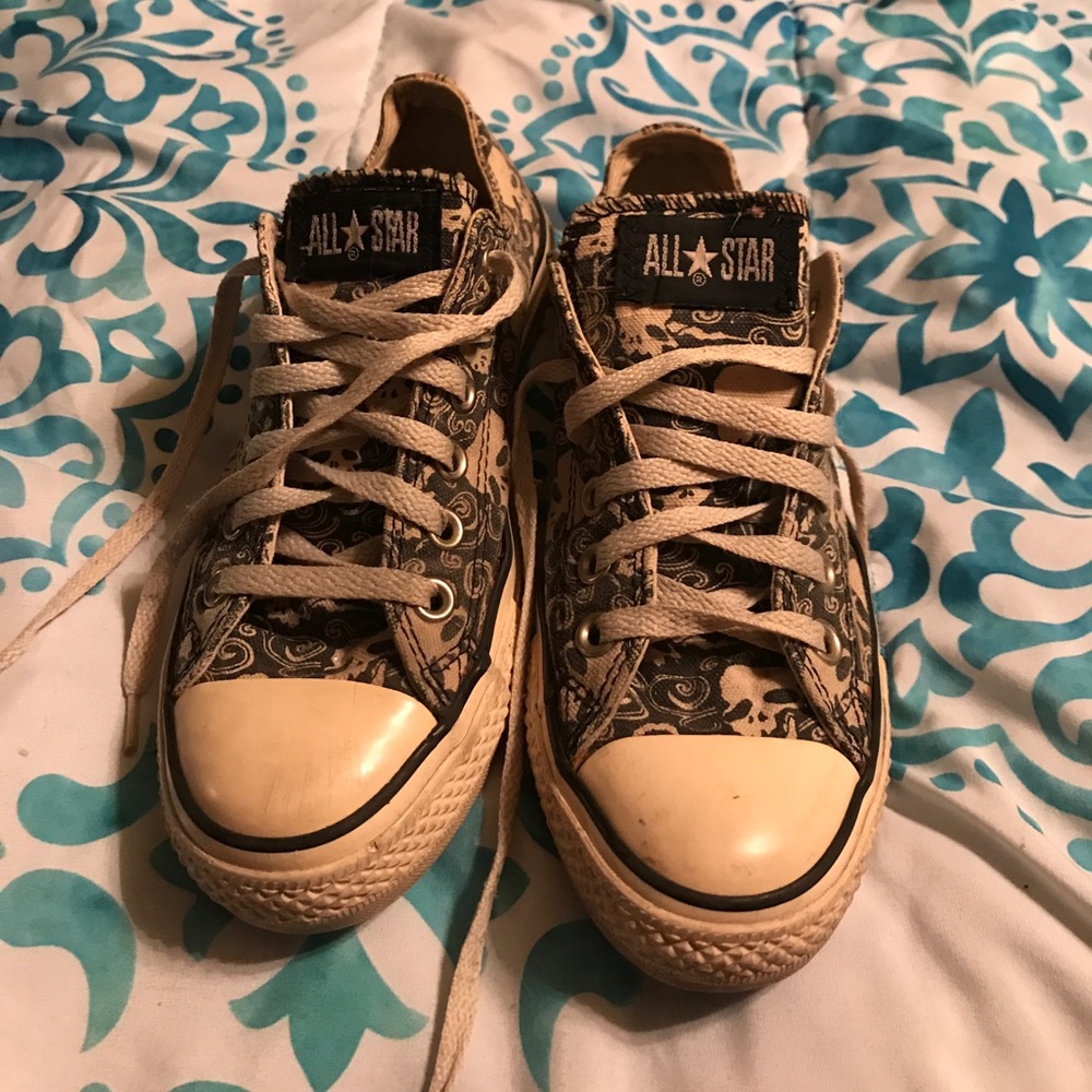 Converse shoes with skulls design