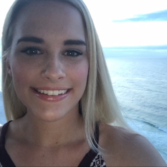 Meet your Posher, Brittanie - Picture 2 of 3