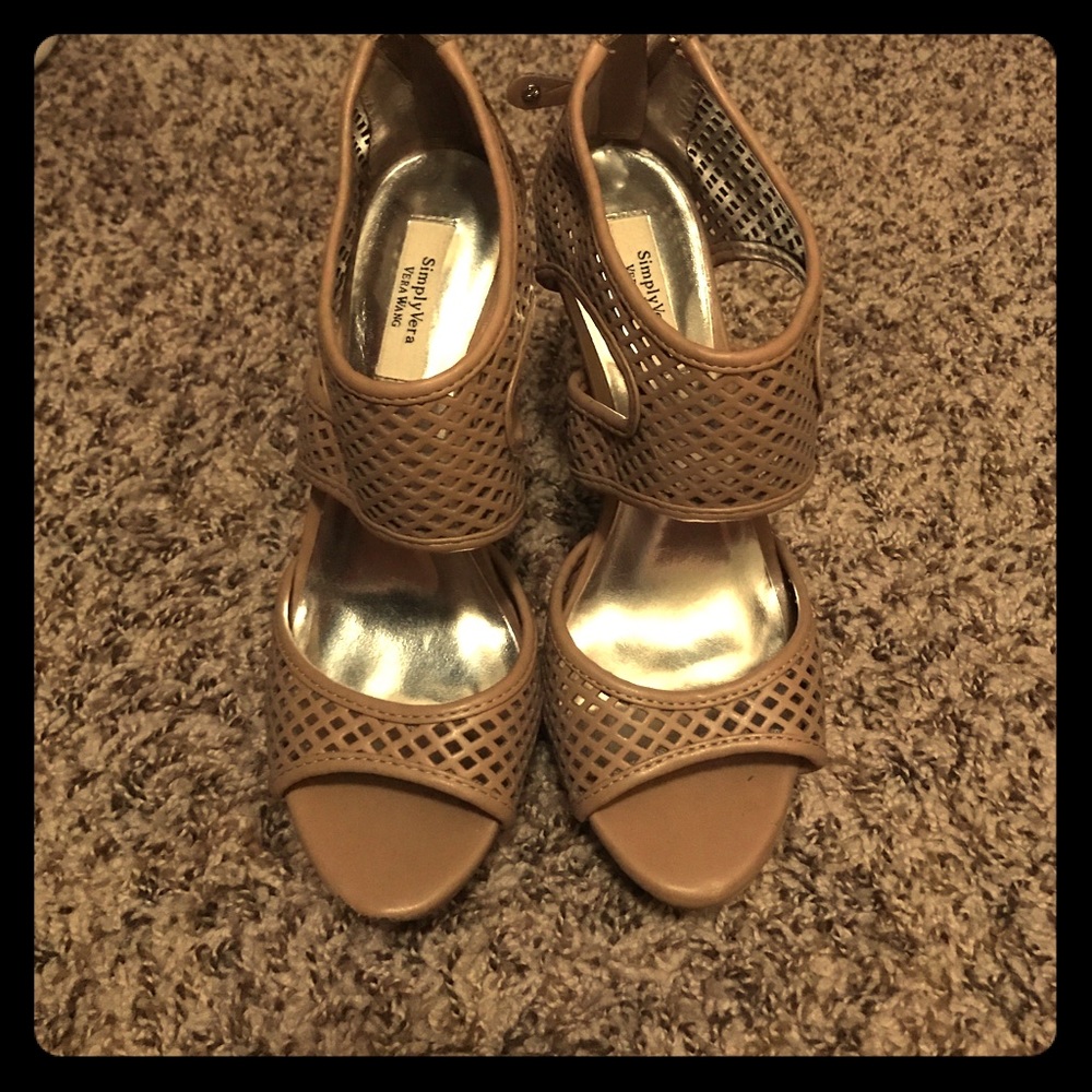 Simply Vera by Vera Wang heels