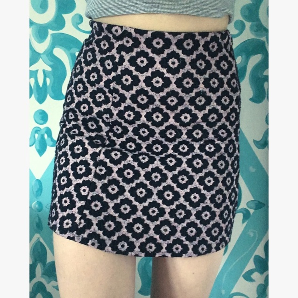 Zara floral mini skirt 🌸