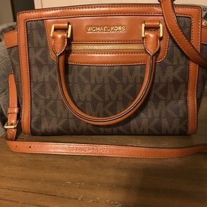 Micheal Kors Selma Top Zip Signature Brown