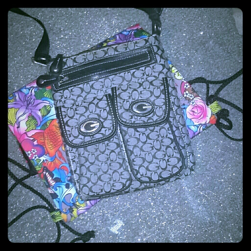 Guess Shoulder Bag Good Quality Kinda Faded