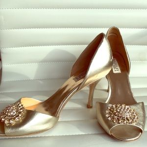 Badgley Mischka gold peep toe pumps