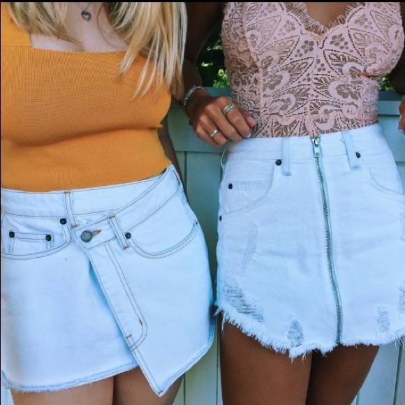 'Elle' Peach Lace Bodysuit - Picture 2 of 8