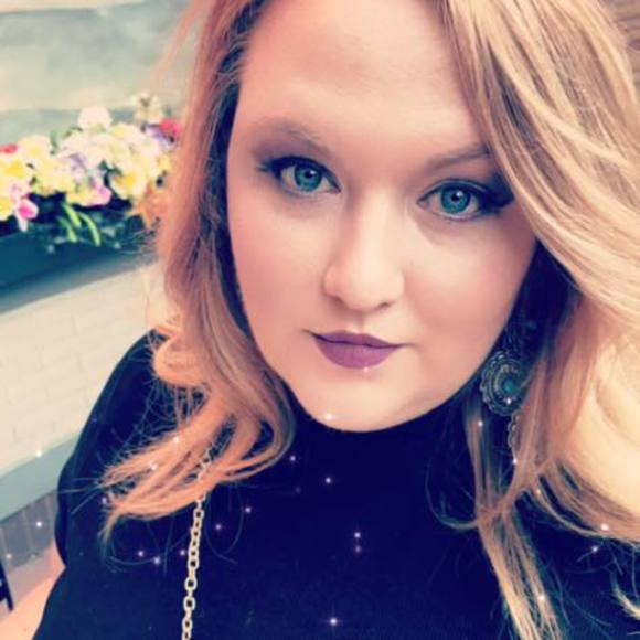 Meet your Posher, Lara - Picture 1 of 1