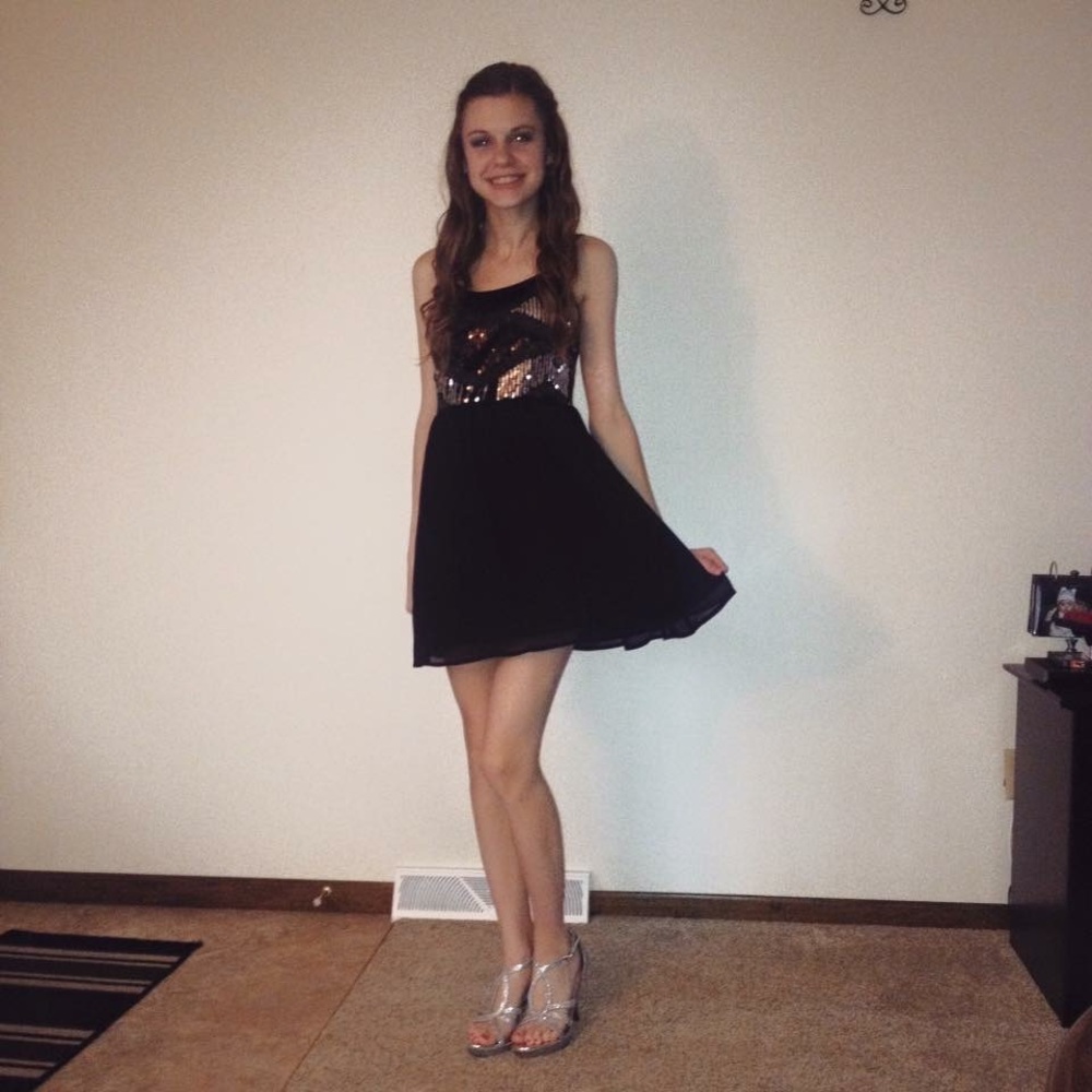 Black/silver sequined homecoming dress - Picture 4 of 7