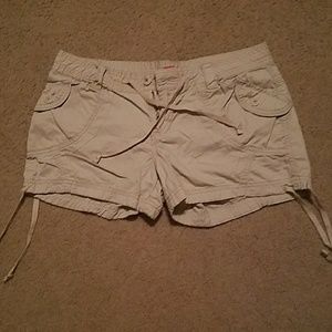 Light tan/Cream shorts