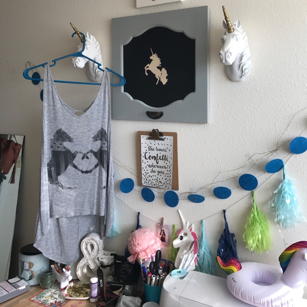 Unicorn high-low grey tank top 👚