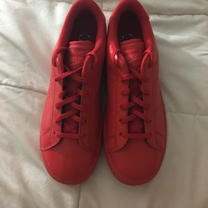 BNWOT NIKE TENNIS CLASSICS IN RED