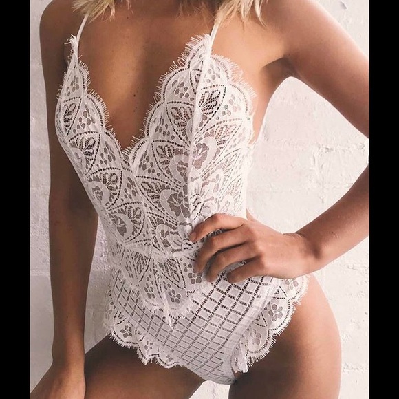 'Sara' White Lace Bodysuit - Picture 2 of 7
