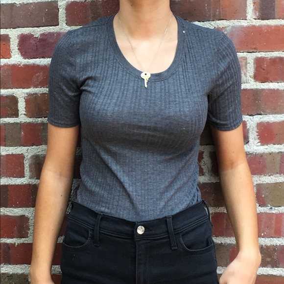 Tight gray tee - Picture 1 of 2