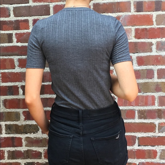 Tight gray tee - Picture 2 of 2