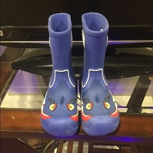 Kids-Boys rain boots.