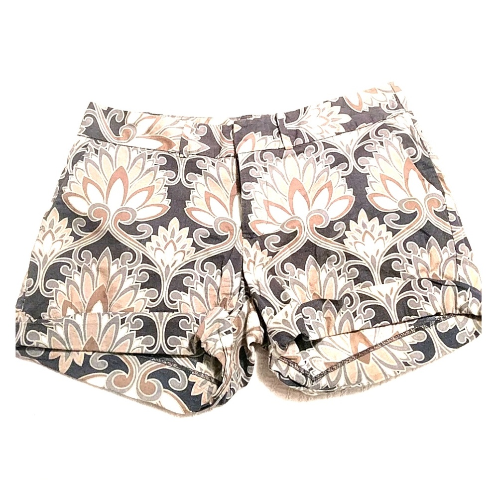 Neutral color print short