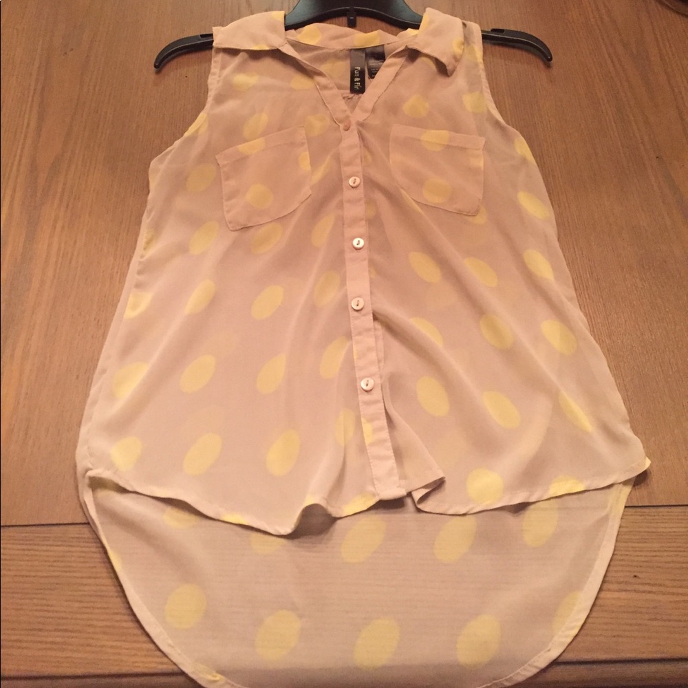 Fun & Flirty yellow and beige polka dot shirt 💛