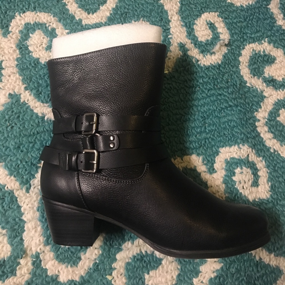 Naturalizer 8.5 black boots never worn