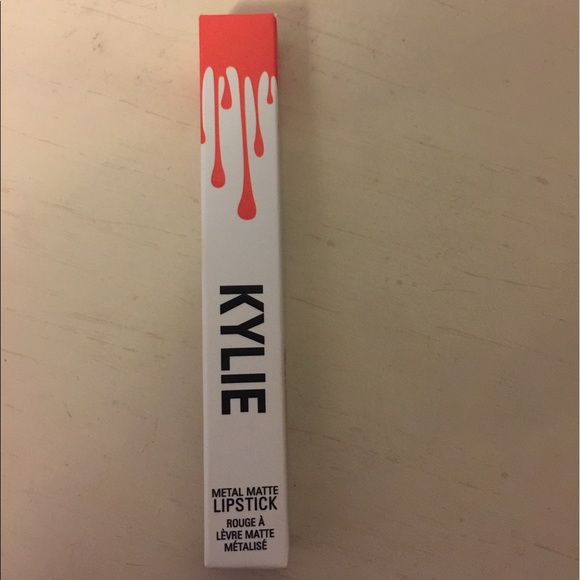 Kylie Lipstick - Picture 1 of 5