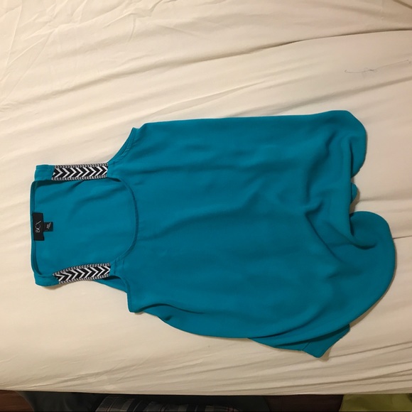 4 tank tops - Picture 5 of 5