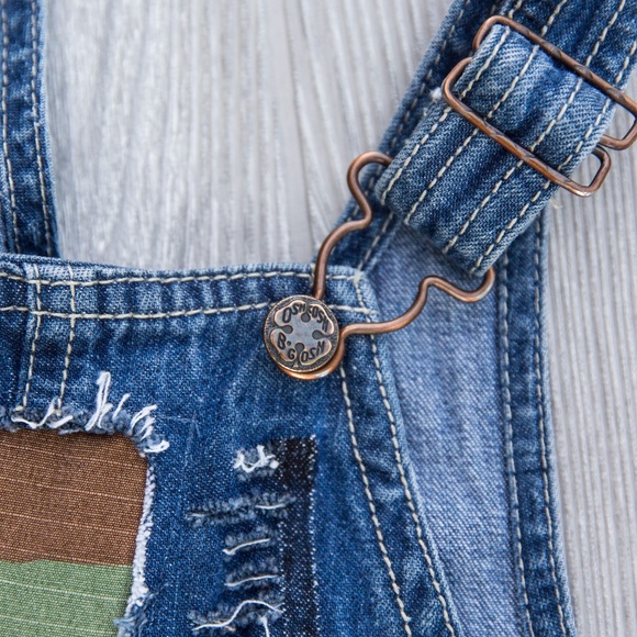 Camo Bleached Distressed Overalls 24 Mo OshKosh - Picture 3 of 8