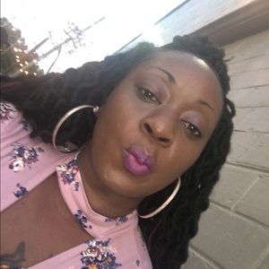 Meet your Posher, Pamela