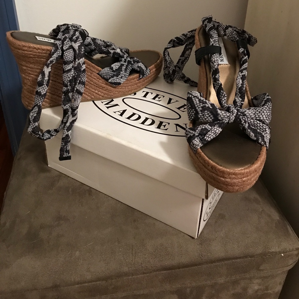 Steve Madden Avery multisnake pattern wedge sandal