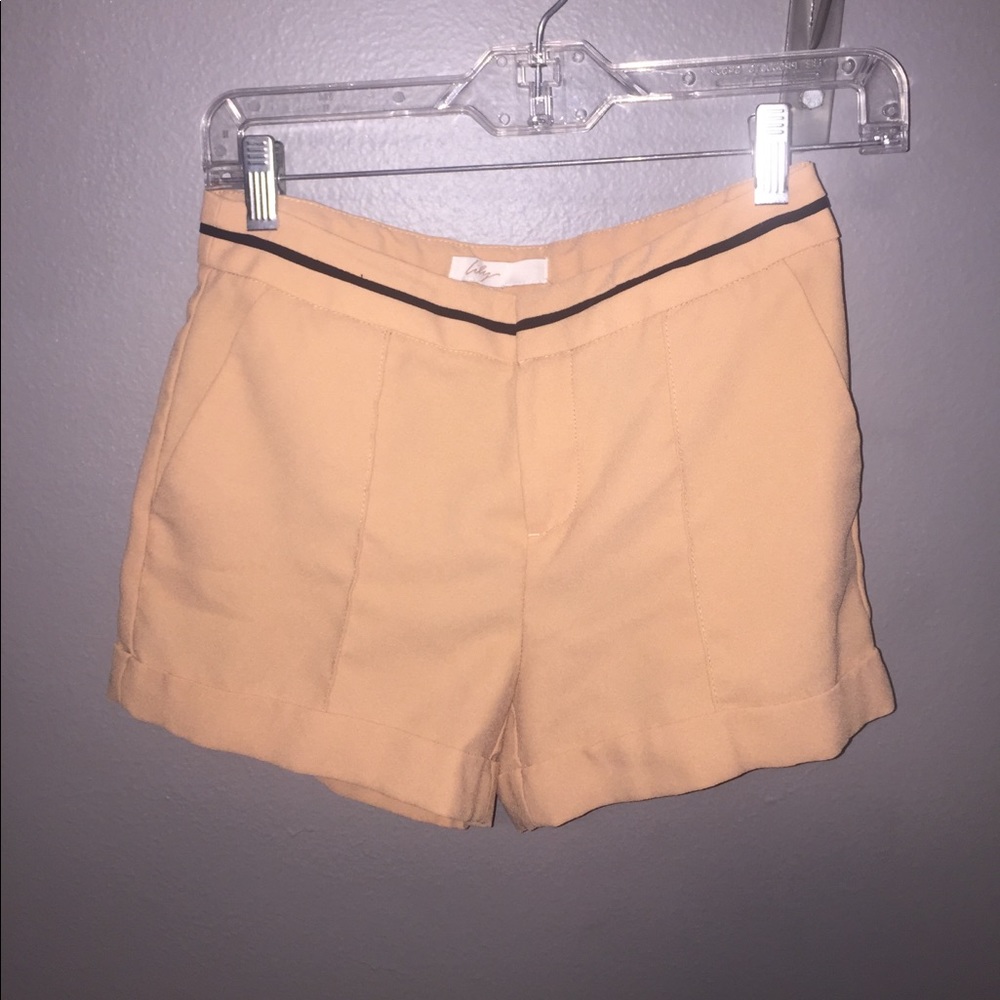 Aritzia peach shorts