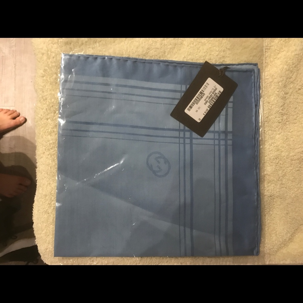 BRAND NEW Authentic Gucci Men's silk pocket square