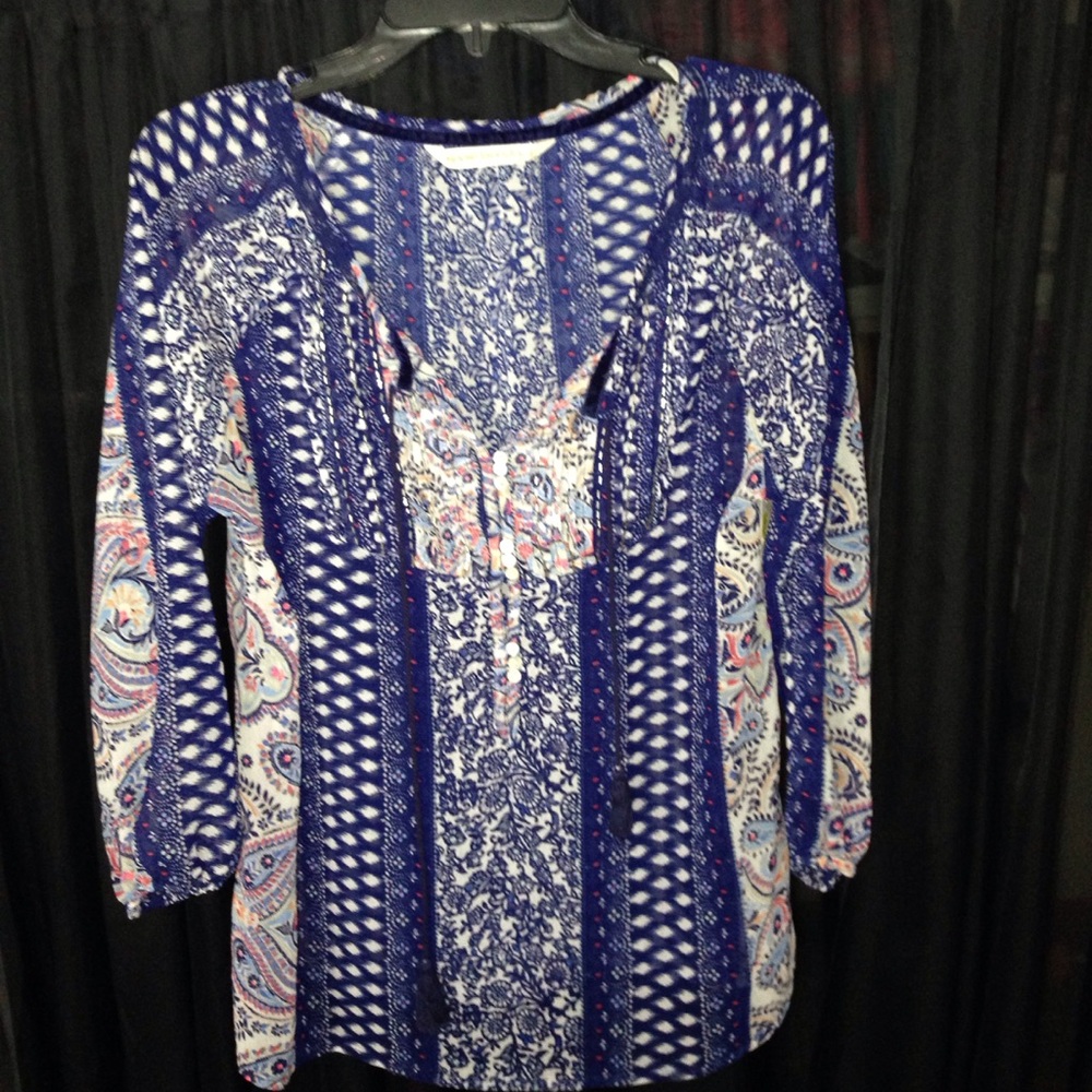 Blue patterned blouse w/ bead detail.