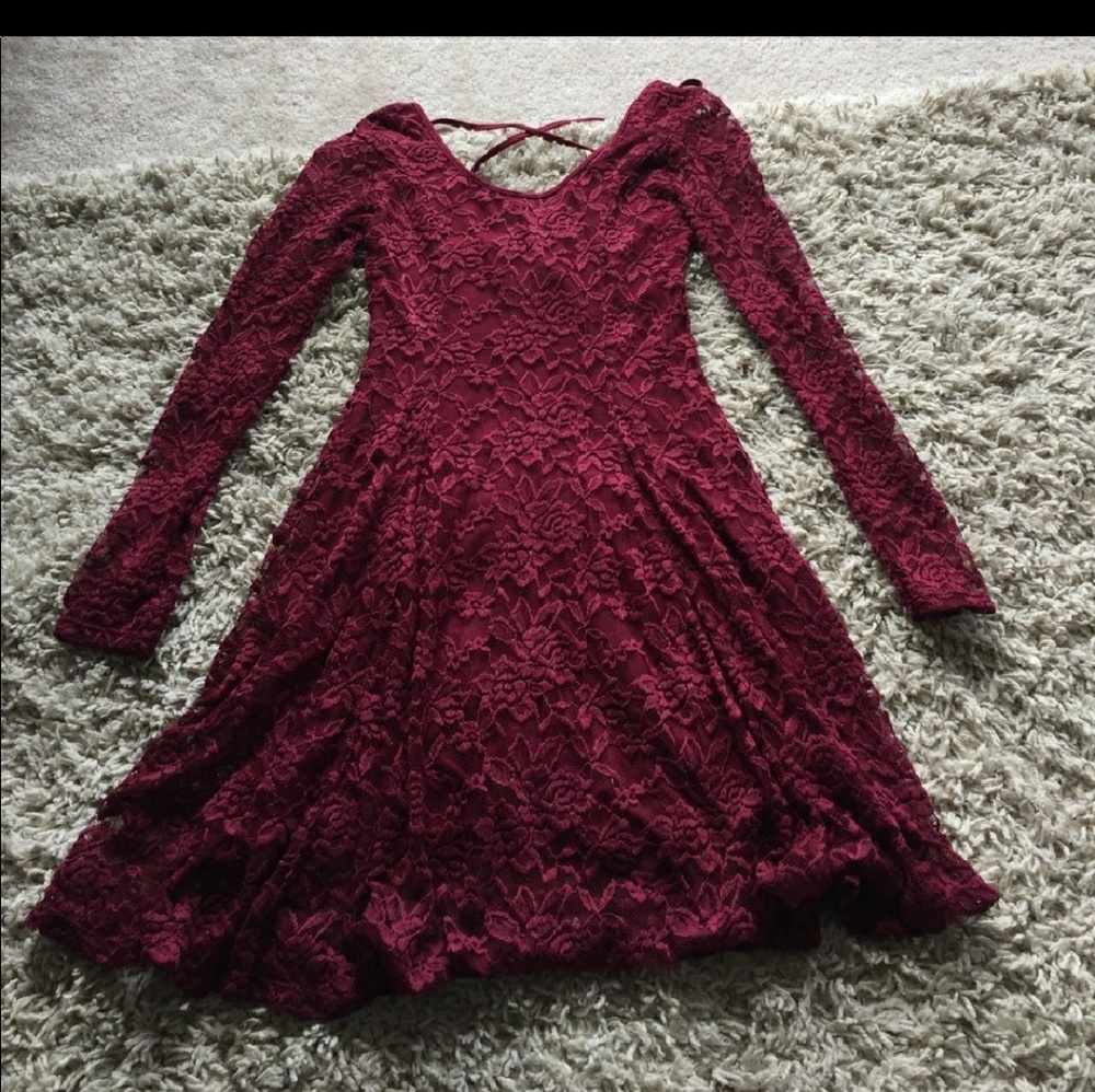 AE maroon long sleeve lace dress. NWT