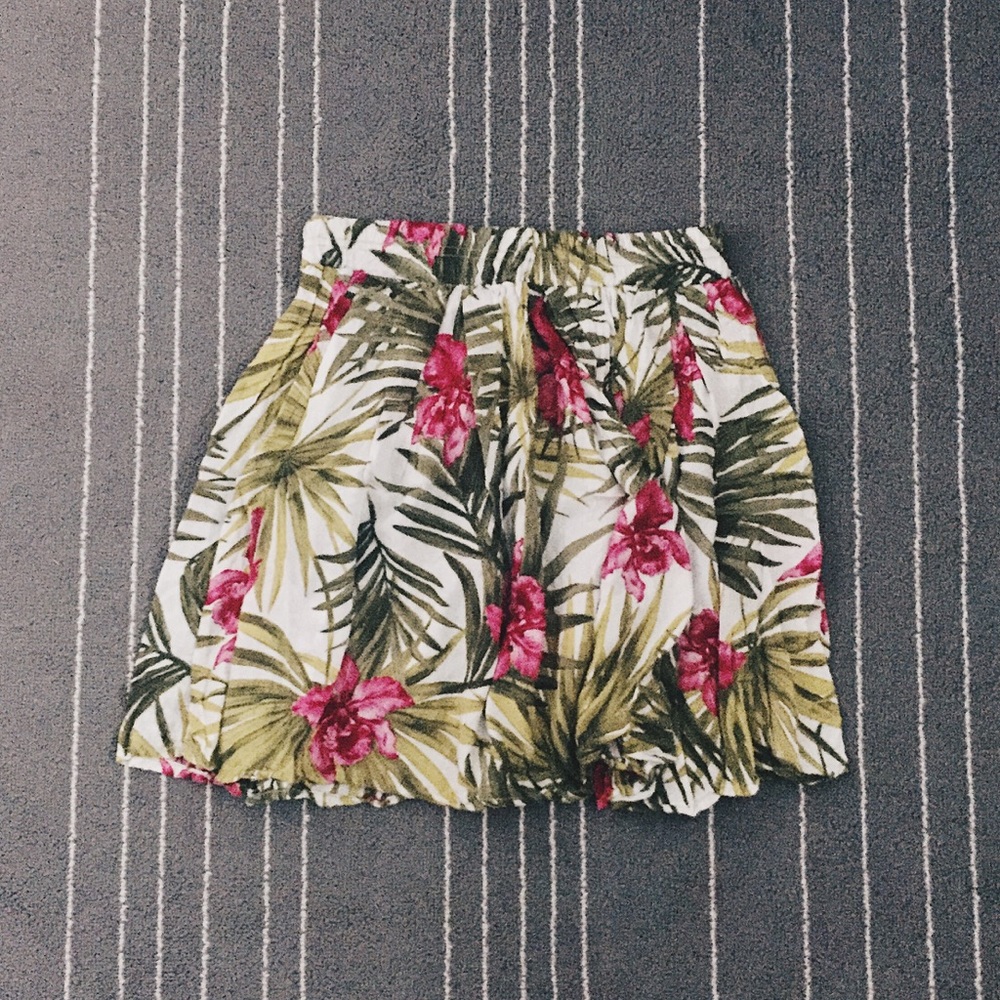 ❌SOLD on Vinted❌Brandy Melville Floral Skirt