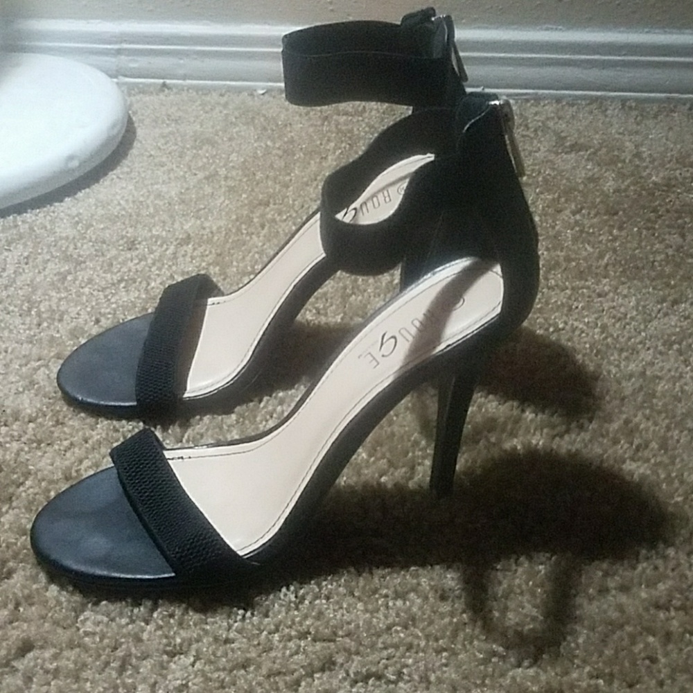 Ankle strap heel