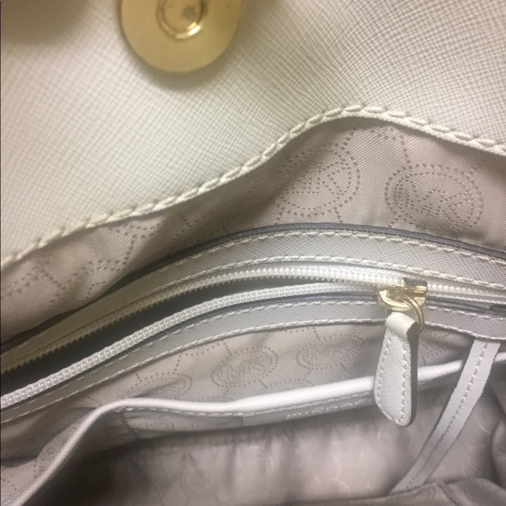 Michael kors purse - Picture 4 of 6
