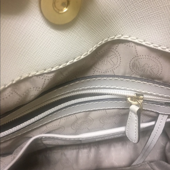 Michael kors purse - Picture 4 of 6