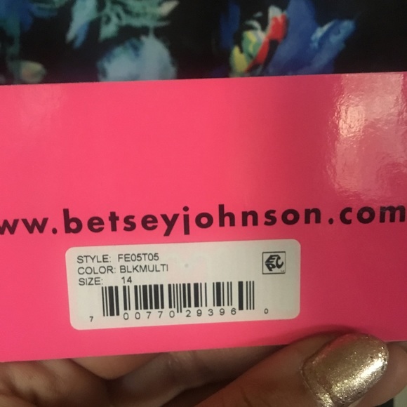 ⚡️SOLD! Betsey Johnson floral crop tank Sz 14 A - Picture 5 of 6