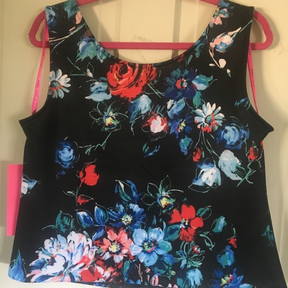 ⚡️SOLD! Betsey Johnson floral crop tank Sz 14 A - Picture 6 of 6