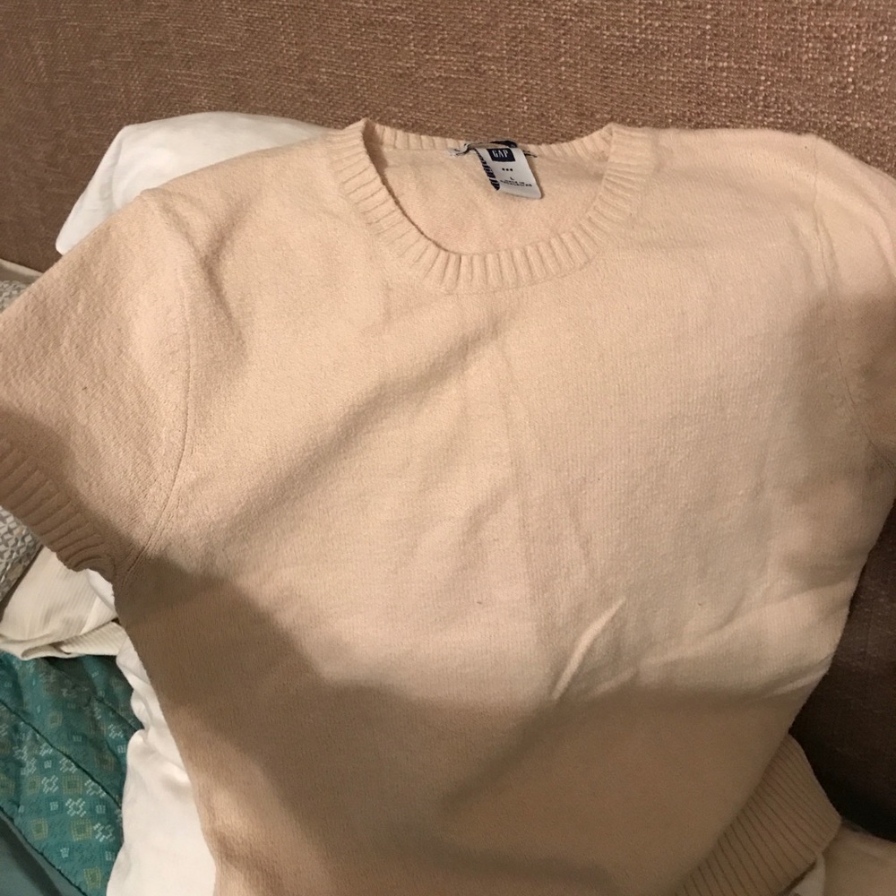 Short sleeves sweater