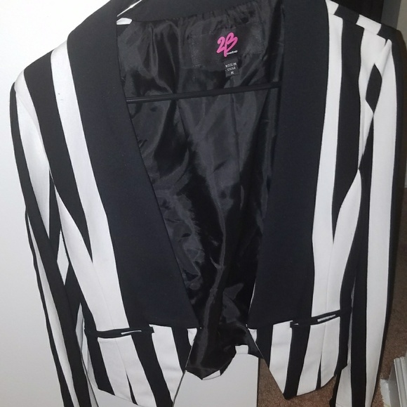 2B Bebe striped blazer - black/white - Picture 3 of 3