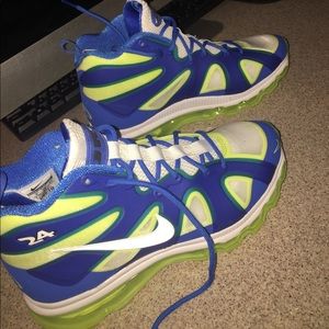 Brand new never worn Nike shoes!