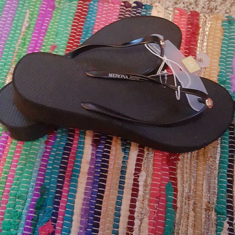 Sandals - Picture 2 of 2
