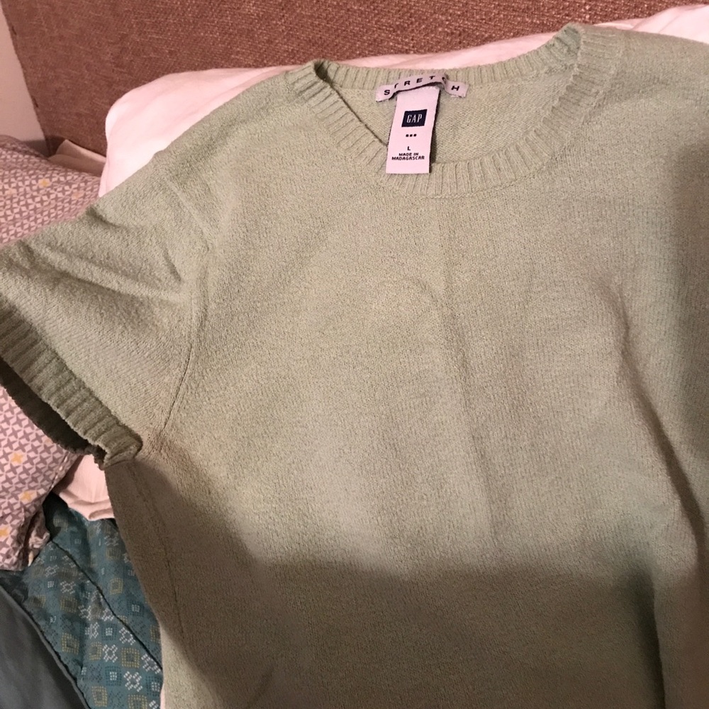 Short sleeves sweater