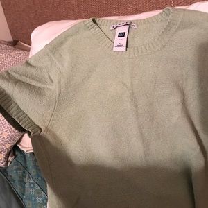 Short sleeves sweater
