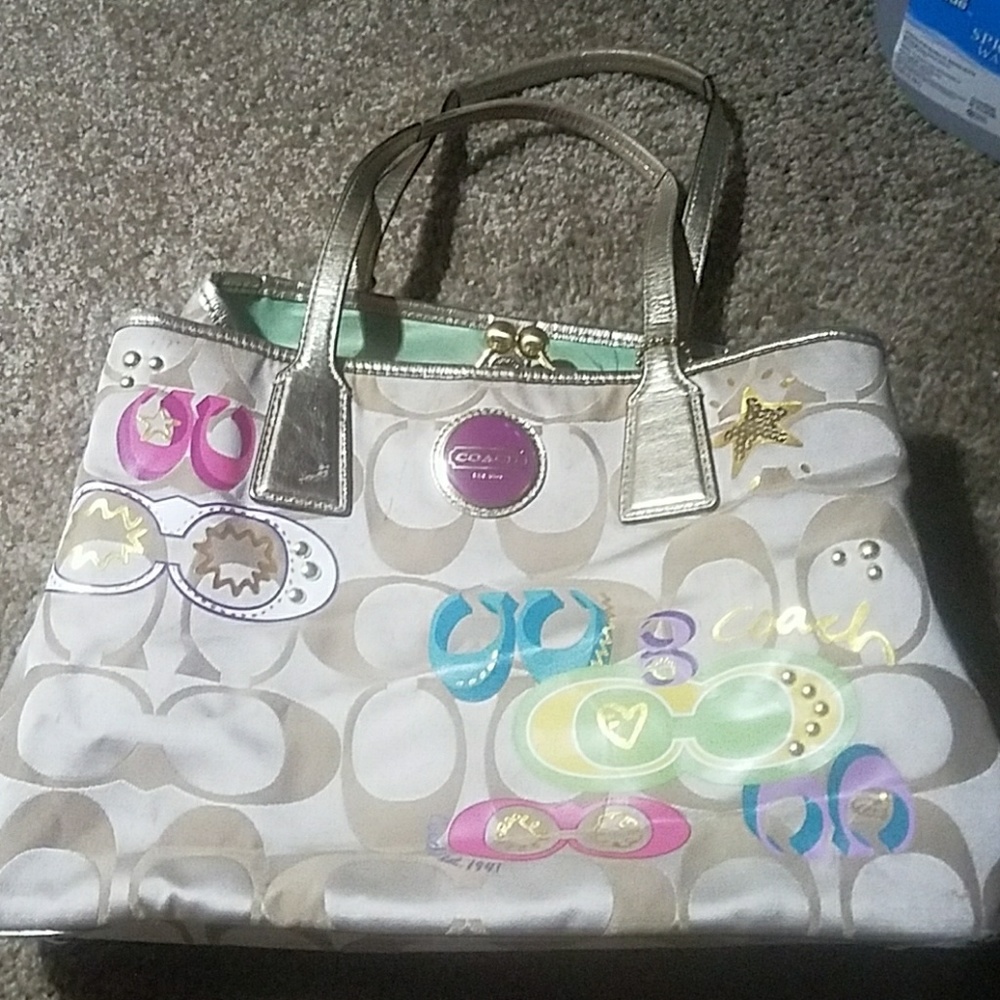 Medium size Coach purse