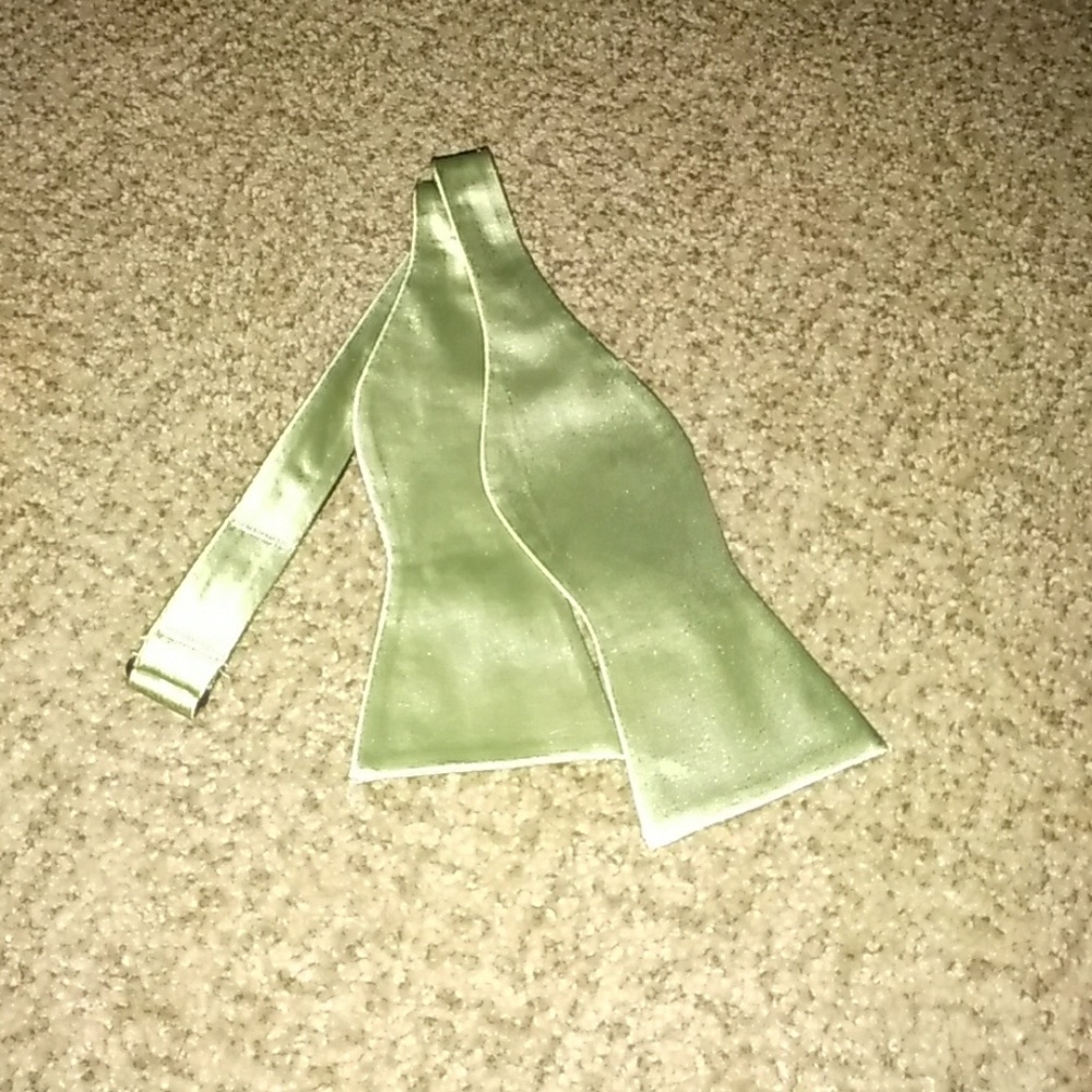 Green bow tie