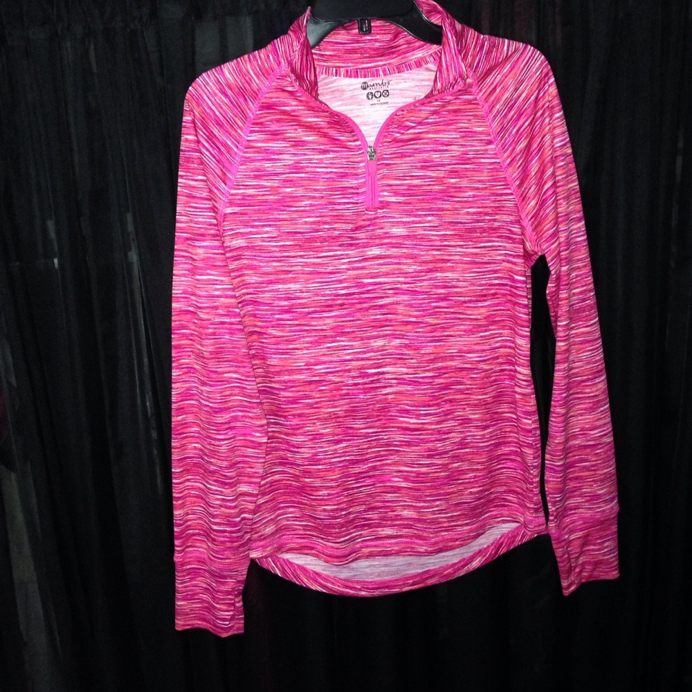 Athletic long sleeve semi zip.