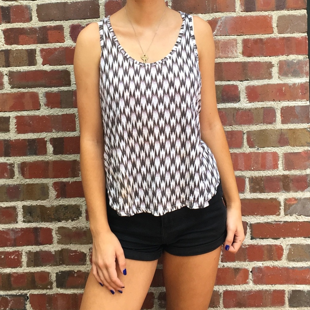 Patterned tank