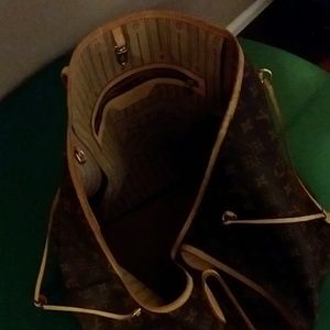 Louis Vuitton handbag authentic genuine like new