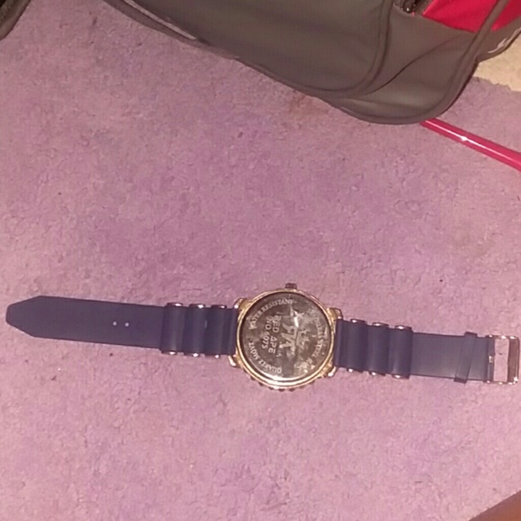 Watch - Picture 3 of 4